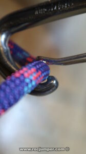 Cuerda enganchada con un mosquetón sin keylock - RocJumper