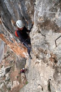 Pequeño flanqueo - Vía Ferrata Fuente Gorda - Comares - RocJumper