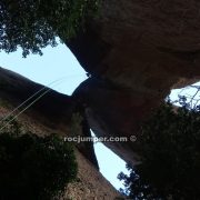 Vía Aresta Idíl·lica (V+/Ae 150 m) Agulla dels Tres Ponts (Peramola, Lleida) - El Rápel más bonito de Catalunya