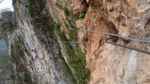 Flanqueos ligeramente desplomados - Vía Ferrata Castillo del Águila - Gaucín - RocJumper