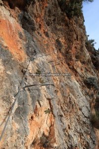 Desplome lateral 2 - Vía Ferrata Nacimiento - Igualeja - RocJumper