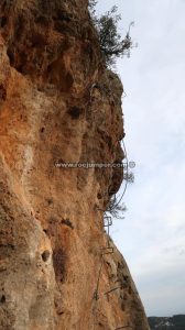 Flanqueo y desplome - Vía Ferrata La Planá - Casares - RocJumper