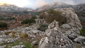 Hitos de piedras retorno - Vía Ferrata Hondonero o La Bola - Villanueva de Rosario - RocJumper