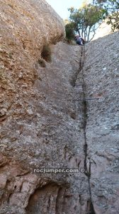 Pas dels Barrots - Travesía Agulles i Frares Encantats - Montserrat - RocJumper