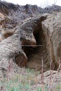 Cuevas con formas caprichosas - Barranco del Buho o El Santo - Pizarra - RocJumper