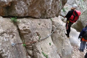 Pasamanos de cadena - Barranco Espantaperros - Salar - RocJumper