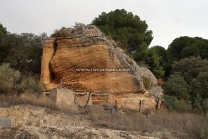 Roca curiosa - Barranco Espantaperros - Salar - RocJumper