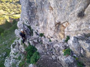 Flanqueo en diagonal - Vía Ferrata Archidona - RocJumper