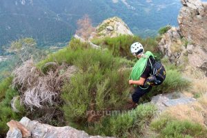 Bajando la cresta - Vía de la Primavera - Dent d'en Rosell - Queralbs - RocJumper