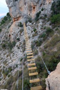 Puente nepalí de tablas - Vía Ferrata El Bolón Integral - Elda - RocJumper