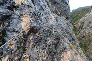 Flanqueo en diagonal - Vía Ferrata del Estrecho de Arcos de la Sierra - RocJumper