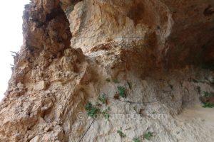 Entrada a Cueva - Vía Ferrata Ventano del Diablo - Villalba de la Sierra - RocJumper