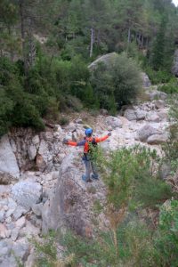 Lecho de río - Vía Ferrata Avenc Ombría de Toll Blau - Mas Barberans - RocJumper