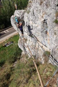 Puente de troncos - Ranero II Difícil - Vía Ferrata Huerta de Rey - RocJumper