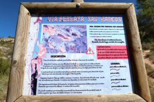 Panel informativo de la vía ferrata - Vía Ferrata Cueva de San Marcos - Nalda - RocJumper