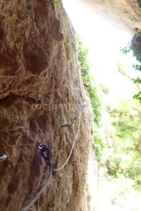 Flanqueo por la Cueva - Vía Ferrata Miraveche-Silanes - RocJumper