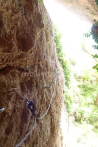 Flanqueo por la Cueva - Vía Ferrata Miraveche-Silanes - RocJumper