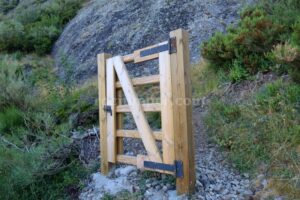 Puerta de Madera - Vía Ferrata Pico Cabrón - Portilla de la Reina - RocJumper