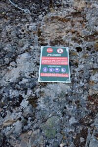 Cartel advertencia del Inicio - Vía Ferrata Pico Cabrón - Portilla de la Reina - RocJumper