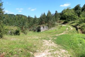 Casa abandonada Aproximación - Vía Ferrata Callejomadero - Ramales de la Victoria - RocJumper