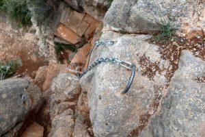 Descenso cadenas - Vía Ferrata Sants de la Pedra - La Vall d'Uixó - RocJumper