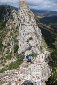 Subida y flanqueo - Vía Ferrata Peña Karria - Arroyo de San Zadornil - RocJumper