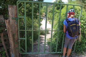 Puerta verde - Vía Ferrata Peña Karria - Arroyo de San Zadornil - RocJumper