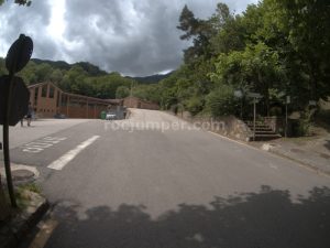 Subir la calle - Torrent de la Font Gran - Ogassa - RocJumper