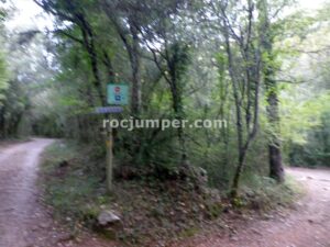 Derecha cruzar el río - Barranc de Sant Aniol - Sadernes - RocJumper