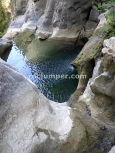 R8 - Barranc de Sant Aniol - Sadernes - RocJumper