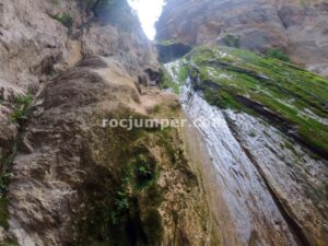 R8 - Barranc de Sant Aniol - Sadernes - RocJumper