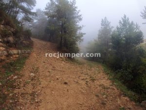 Bifurcación pista - Barranc Riera de Bellús - Avià - RocJumper