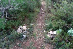 Hitos de piedra - Camino Equipado Grau del Hilari K2 - Escales del Bruno K2 (Arbolí, Tarragona)