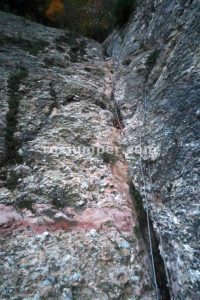 Descenso canal cuerda fija - Descenso Paret de l'Aeri - Montserrat - RocJumper