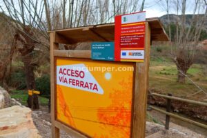 Panel Informativo Parking - Vía Ferrata La Bárbara - Montalbán - RocJumper