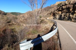 Aproximación carretera - Vía Ferrata Cueva Mona - Linares de Mora - RocJumper