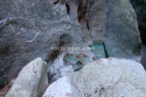 Peldaños desde arriba - Camino Equipado Barranco del Tranco K1 (Villel, Teruel) - RocJumper