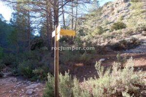 Palo indicador retorno - Camino Equipado Barranco del Tranco K1 (Villel, Teruel) - RocJumper