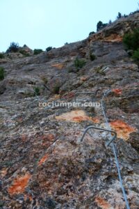 Flanqueo y Placa Tumbada - Tramo 2 - Vía Ferrata La Bárbara - Montalbán - RocJumper