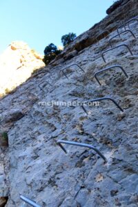 Flanqueo y Placa - Sector 1 - Vía Ferrata La Escaluera - Cazorla - RocJumper
