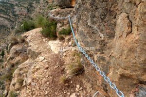Flanqueo Cadenas - Vía Ferrata Sierra de Oliva - Caudete - RocJumper