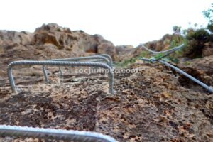 Placa - Tramo 1 - Vía Ferrata La M de Cárdiar - RocJumper