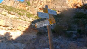 Palo indicador Aproximación - Vía Ferrata Fuente del Chorrico - Tous - RocJumper