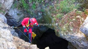 Primera Cabecera - Avenc de Can Sadurní - Begues - RocJumper