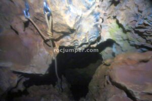 Paso superior sifón de la pértiga - Cueva de los Chorros - Río Mundo - Riópar - RocJumper