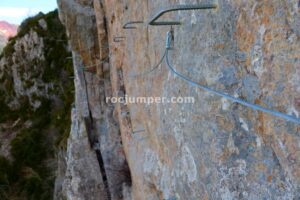 Flanqueo - Vía Ferrata Pared de Isérias - Canfranc-estación - RocJumper